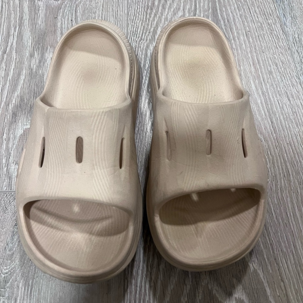 Hoka Ora Recovery Slide 3